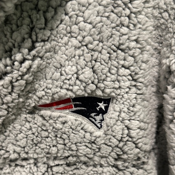 NEW ENGLAND PATRIOTS Apt. 9 Gray Sherpa Pullover - Picture 4 of 5